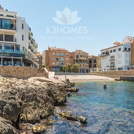 In L Escala Near Riells فيلة L' Escala