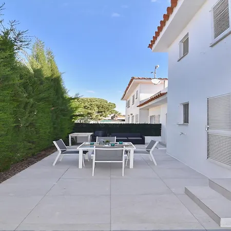 Villa Beautiful Near Riells